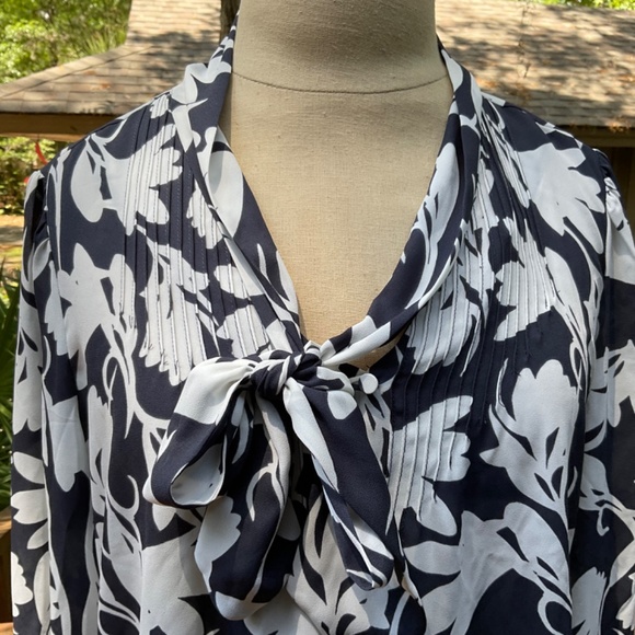 NWT J. Crew Drapey Tie Neck Top in Shadow Floral, Blouse - Picture 6 of 15
